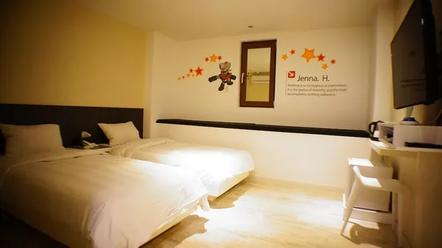 غرفة بزنس بسريرين منفصلين، Hotel At Noon 1/2