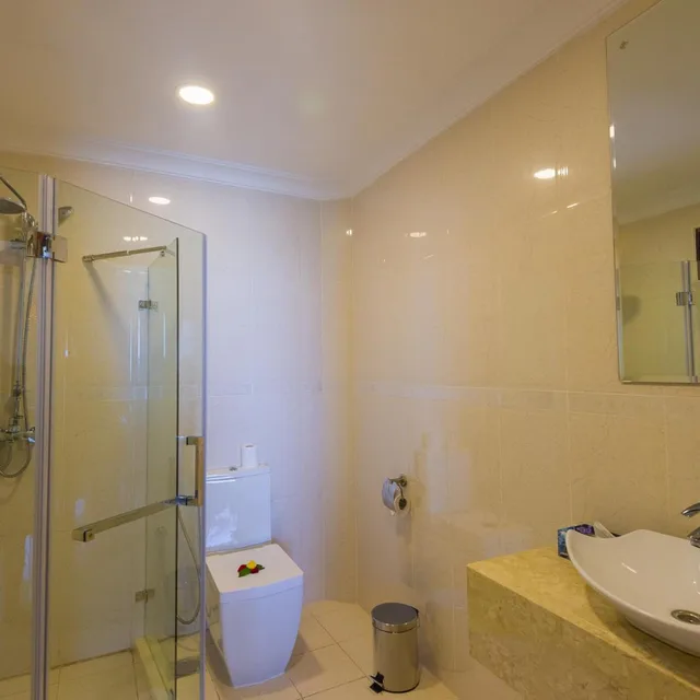 جناح بسرير كينج بإطلالة على البحر بغرفة نوم واحدة، GOLDEN TULIP ZANZIBAR RESORT 8/9