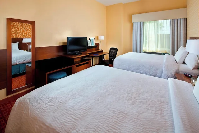 Room, 2 Queen Beds, Accessible, Fairfield Inn Suites By Marriott Houston Hobby Airport 1/2