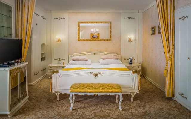 جناح جونيور بسرير كوين مع أريكة، Schlosshotel Romischer Kaiser 2/2