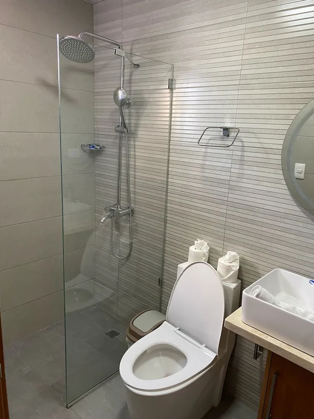 غرفة ديلوكس بسرير كينج بإطلالة على المدينة بشرفة، New Garden Hotel 2/3