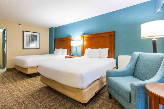 غرفة بسريرين كوين في طابق مرتفع، Pear Tree Inn St Louis Near Union Station 3/7