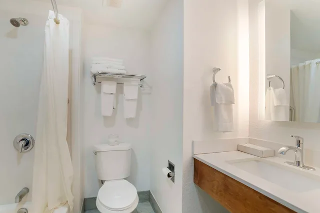 غرفة بسريرين كوين مع أريكة، Best Western Statesville Inn 4/4