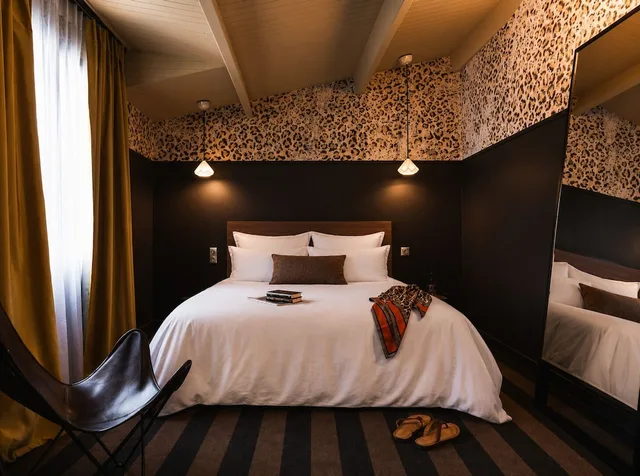 غرفة سوبيريور بسرير كوين، L Hotel 1/4