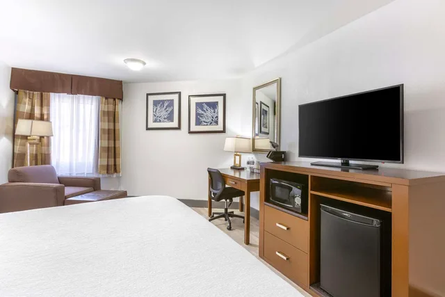 غرفة بسرير كينج بحوض استحمام لذوي الإعاقة، Best Western Plus El Paso Airport Hotel and Conference Center 2/4