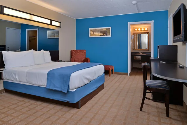غرفة بسرير كوين، Canadas Best Value Inn St Catharines 2/4