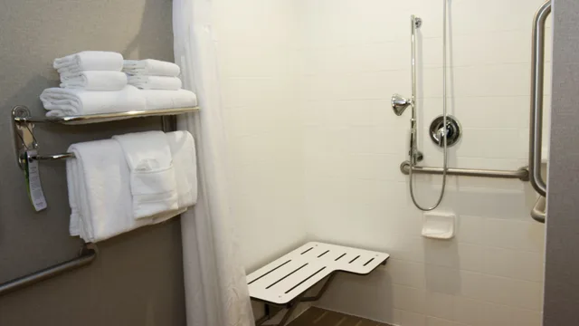 غرفة قياسية بسرير كوين لذوي الإعاقة، Holiday Inn Express Hotel Suites Cheney University Area 4/4