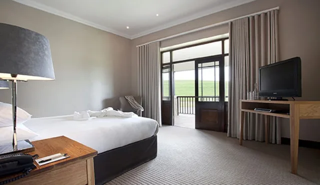 جناح تنفيذي بسرير كينج، Asara Wine Estate and Hotel 1/3