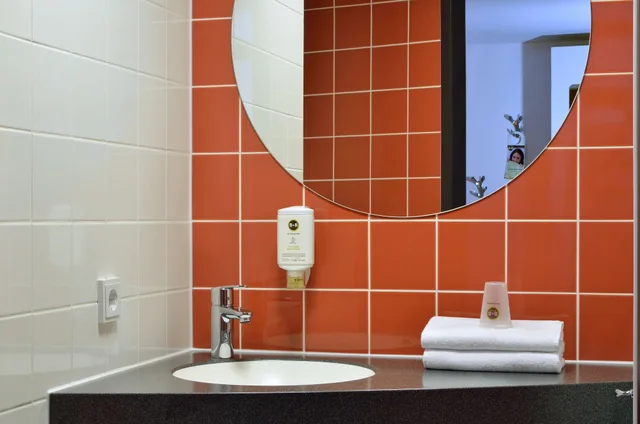 غرفة ثلاثية، B&B Hotel Bonn 2/4
