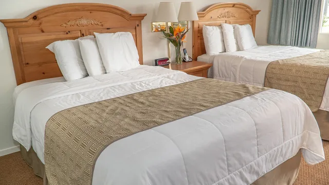 غرفة بسريرين كوين بإطلالة على الفناء، San Simeon Lodge 3/3