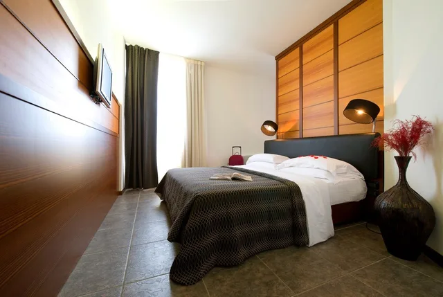 جناح جونيور، Grand Hotel Admiral Palace 1/2