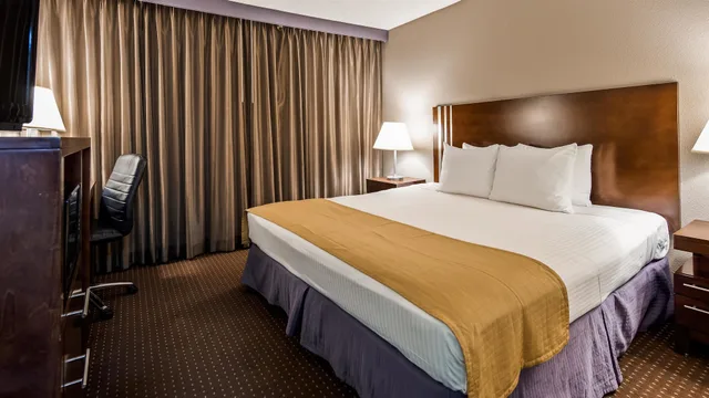 غرفة قياسية بسرير كينج لذوي الإعاقة، Best Western Yacht Harbor Hotel 2/7