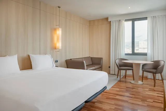 غرفة قياسية بسرير كينج، Ac Hotel Malaga Palacio By Marriott 1/10