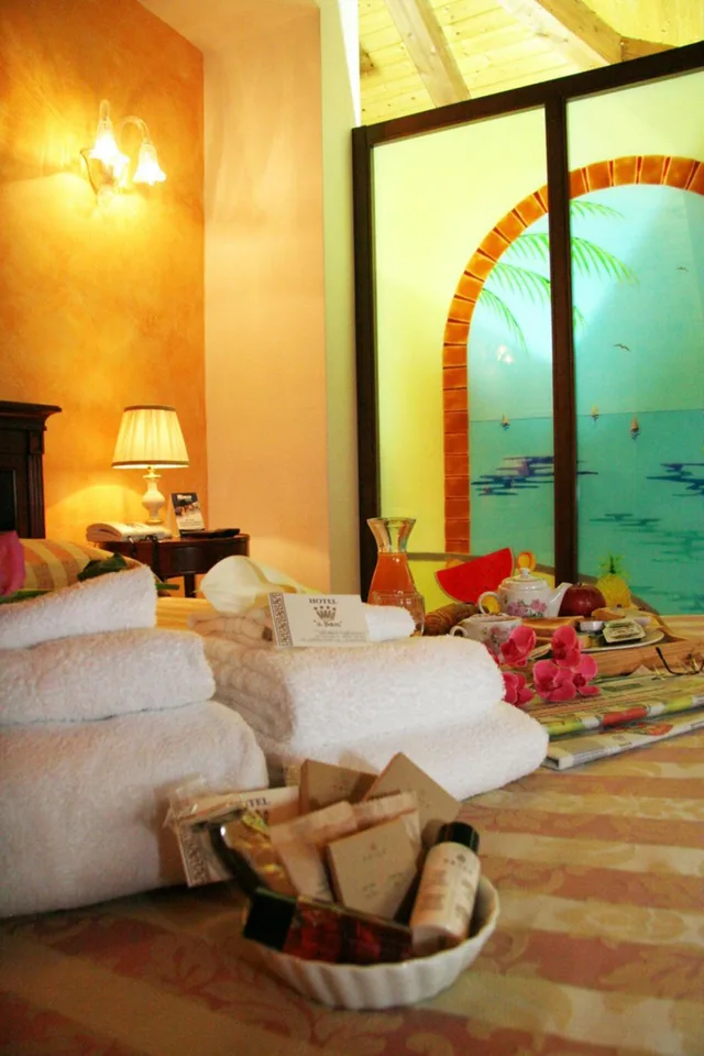 غرفة ثلاثية، Hotel U Bais 2/8
