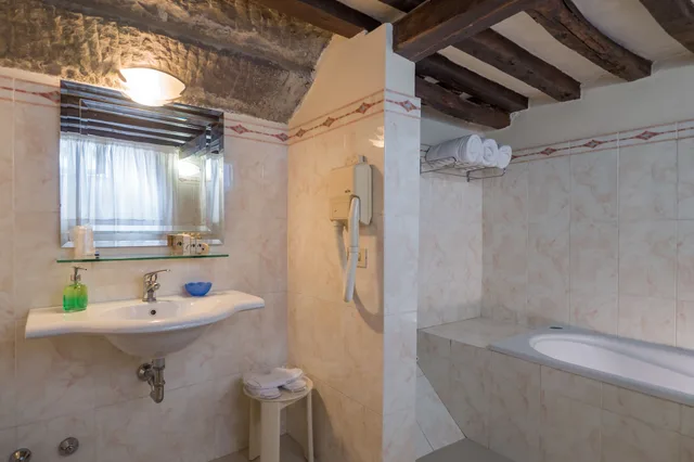Panoramic, Suite, Queen Bed, Valley View, Terrace، San Michele 7/9
