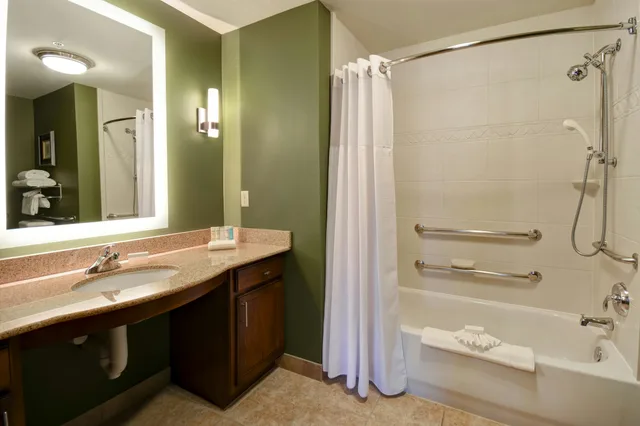 جناح بسرير كينج وسريرين كوين لذوي الإعاقة، Homewood Suites by Hilton @ The Waterfront 3/3