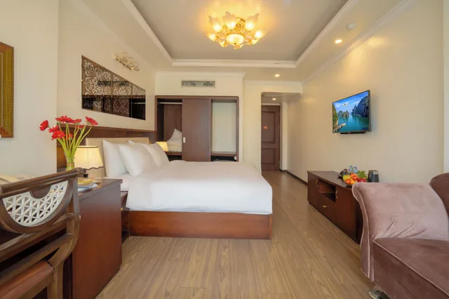 City, 1 Queen and 1 Single Bed، King Palace Hotel & Spa 4/6