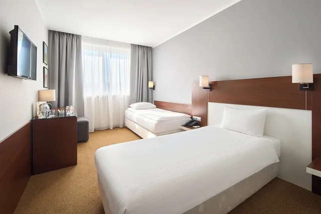 غرفة بسريرين منفصلين، Hotel Desilva Inn Katowice Airport 1/4