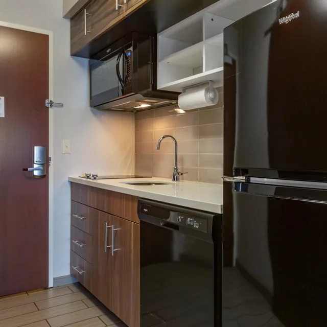 غرفة قياسية بسرير كينج لذوي الإعاقة، MainStay Suites Coeur d Alene, ID 6/6