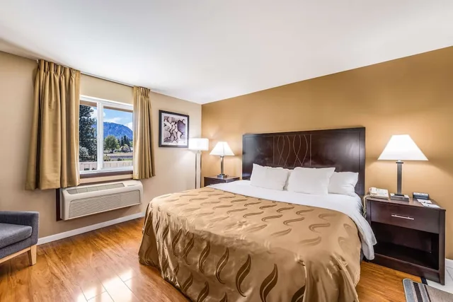 غرفة بسرير كوين يُسمح فيها بالحيوانات الأليفة لذوي الإعاقة، Quality Inn Cle Elum-Ellensburg 1/2
