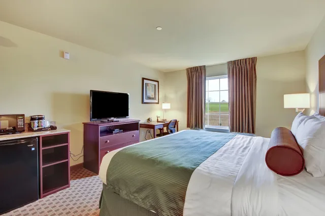 Room, King Bed, Accessible, Cobblestone Hotel Suites Waynesboro Pa 1/9