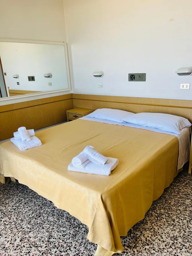 غرفة بسرير مزدوج بشرفة، Hotel Columbia Frontemare 7/10