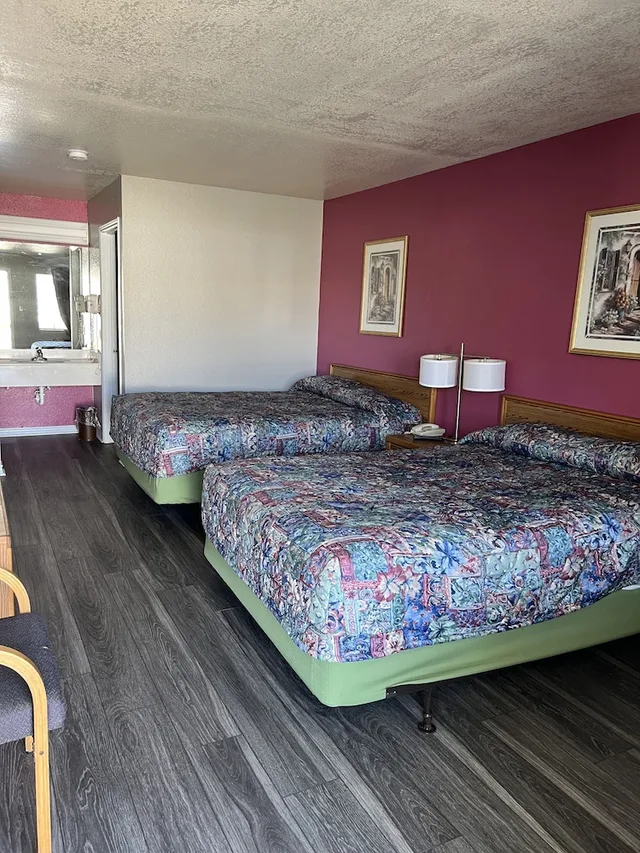 غرفة بسريرين كوين للمدخنين، Country Inn Motel 4/6