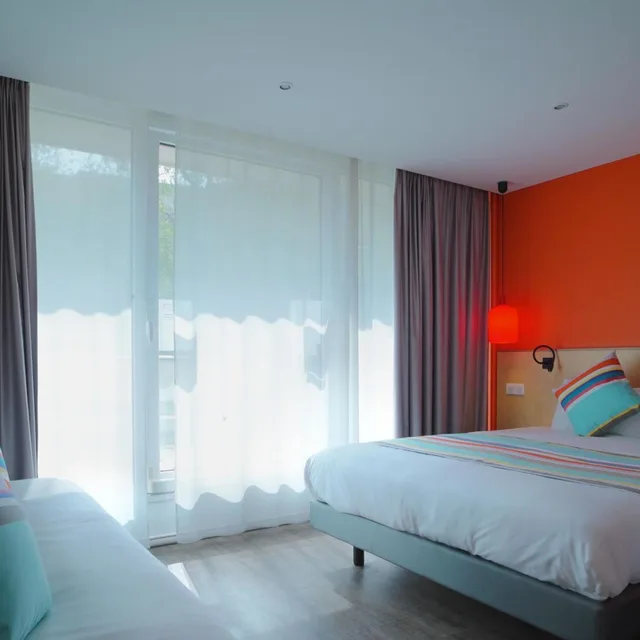 غرفة ثلاثية، Hotel La Regence 4/9