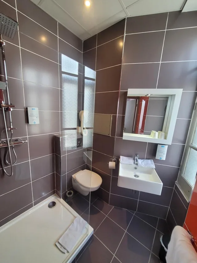 غرفة كومفورت ثلاثية بسرير مزدوج وسرير فردي، Kyriad Orange Centre 10/10