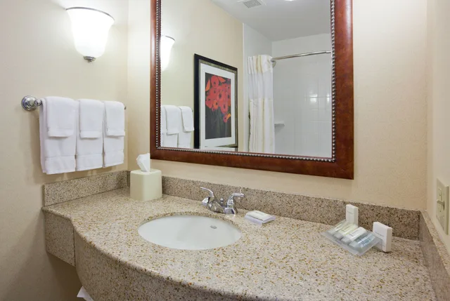 غرفة قياسية بسريرين كوين، Hilton Garden Inn Madison West Middleton 4/4
