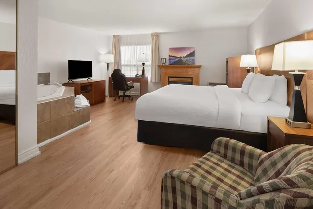 جناح استوديو بسرير كينج بإطلالة على النهر، Ramada by Wyndham Arnprior 3/6