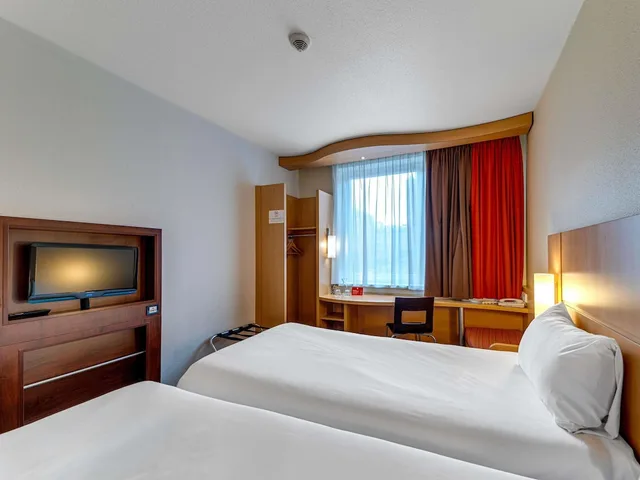 Room, Double Bed, ibis Krakow Stare Miasto 2/10
