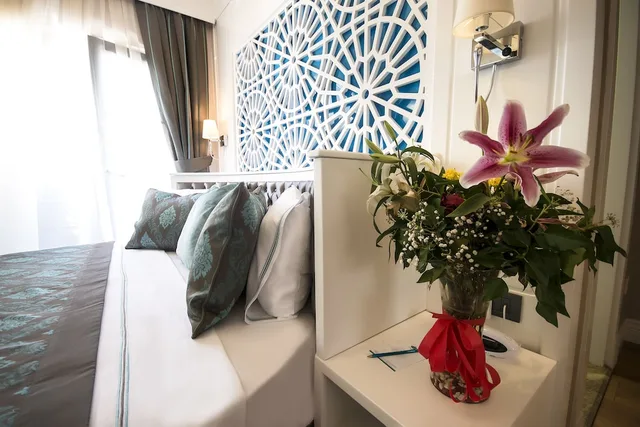 غرفة ديلوكس ركنية بسرير مزدوج، Antusa Palace Hotel 2/4