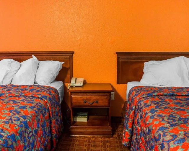غرفة قياسية بسريرين مزدوجين، Rodeway Inn Auburn Hills - Detroit 4/8