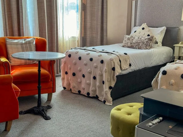 Deluxe, Twin Beds, Sofa, My Guesthouse Blackpool 2/4