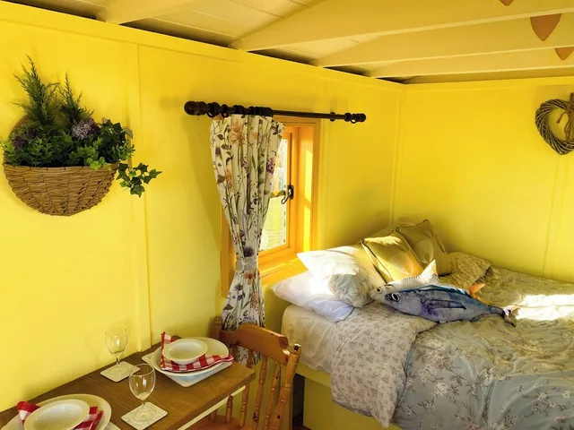 Comfort, Cabin, Double Bed, Beach Side, Garden View، Norfolk Accommodation - mYminiBreak 3/6