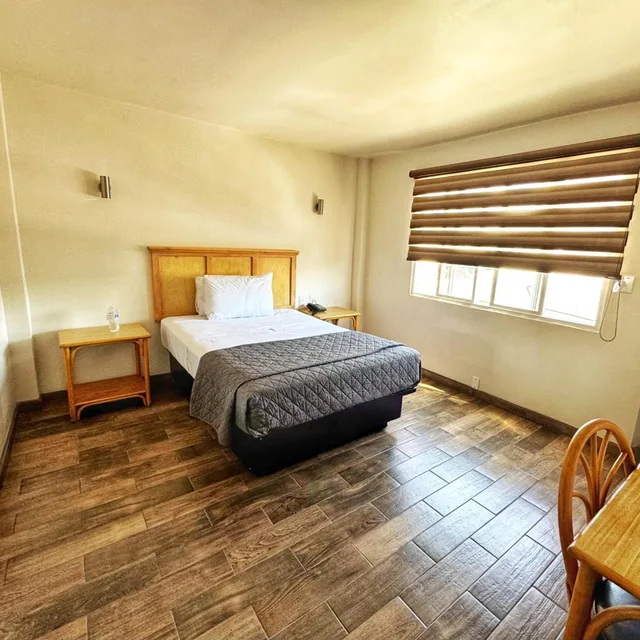 غرفة بسرير كوين، Paris Hotel 4/10
