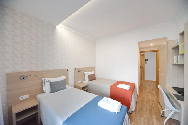 غرفة بسريرين منفصلين بحمام مشترك، My Charm Lisbon Suites 9/10