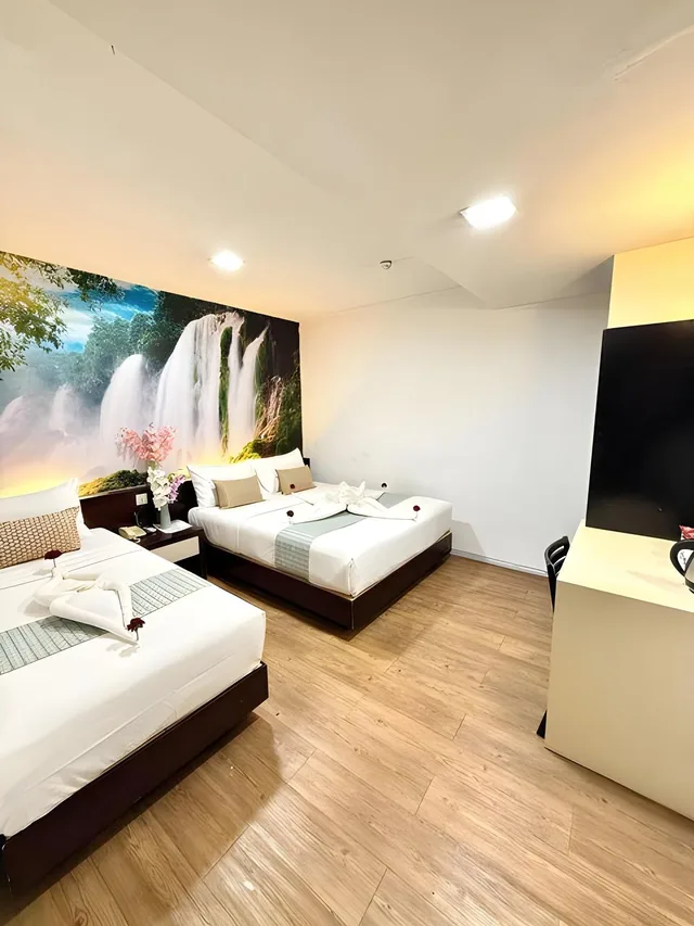 غرفة ديلوكس عائلية بسرير كوين وسرير فردي، Swiss Hotel 1/1