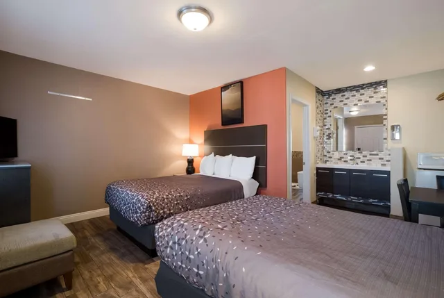 Room, Quadruple, 2 Double Beds, Rodeway Inn Near Coachella 3/5