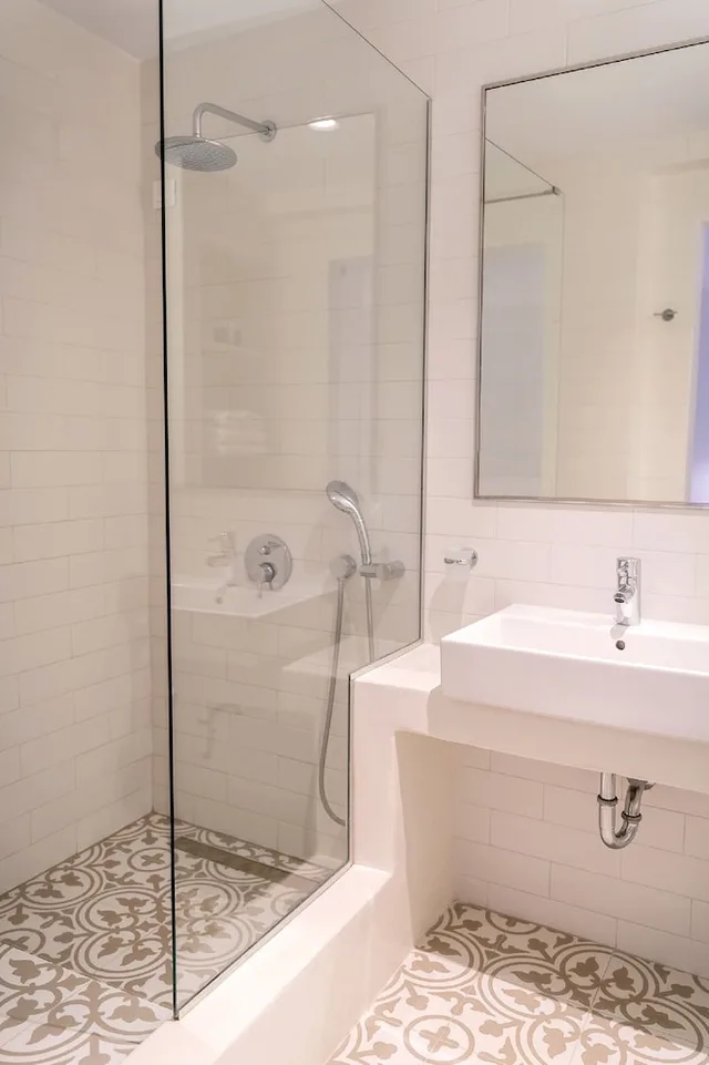 غرفة بسريرين منفصلين بحوض جاكوزي، Adonis Hotel Studios & Apartments 3/5