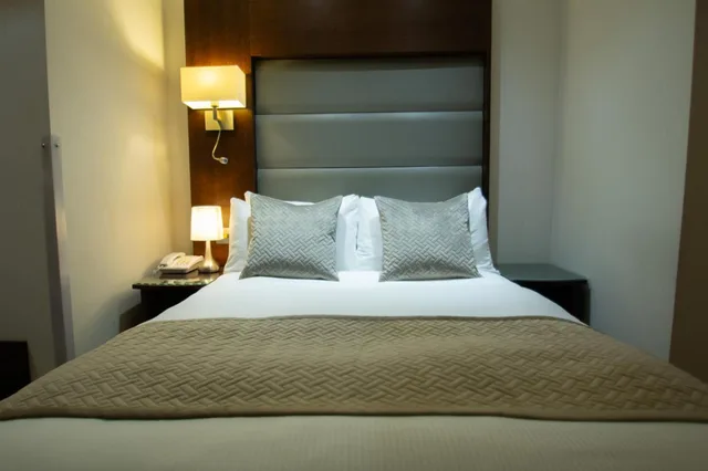غرفة قياسية ثلاثية، Hyde Park International Hotel 10/10