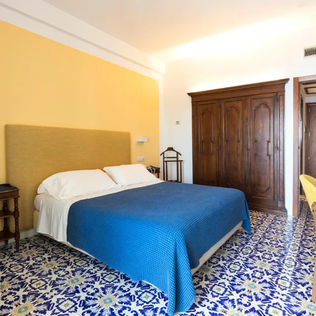 غرفة بسرير مزدوج أو سريرين منفصلين بإطلالة على البحر بشرفة، GRAND HOTEL HERMITAGE 3/10