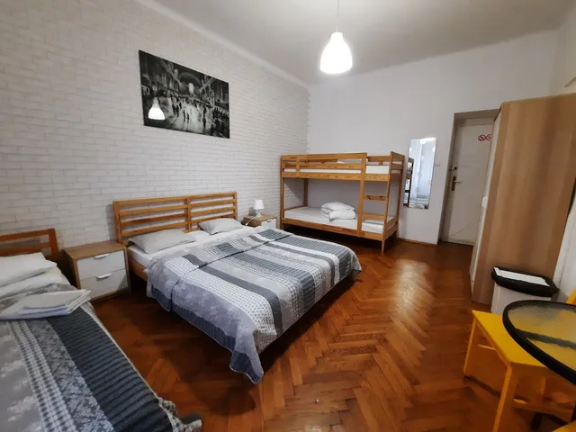غرفة عائلية بسرير مزدوج وسرير فردي وسرير بطابقين، Lorf Hostel&Apartments 1/4