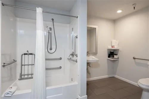 غرفة بسرير كوين لذوي الإعاقة، Rodeway Inn Milpitas Near Great Mall 1/1
