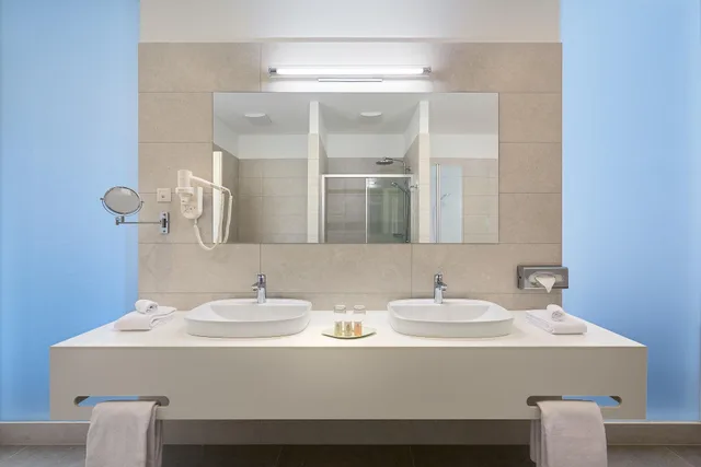 جناح جونيور فاخر بشرفة، Hotel Salona Palace 9/9