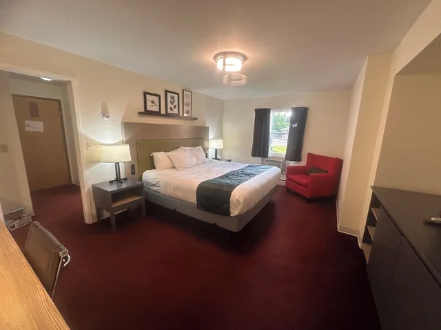 غرفة قياسية بسرير كينج، Pictured Rocks Inn & Suites 2/7