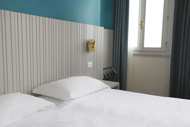غرفة بسرير مزدوج بإطلالة على البحيرة بشرفة، Hotel Fonte Boiola 2/5