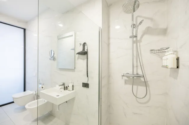 جناح جونيور بشرفة، Brosse Garden Hotel 6/7
