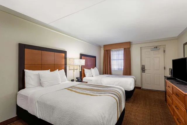 غرفة بسريرين مزدوجين، La Quinta Inn Huntsville Research Park 2/4